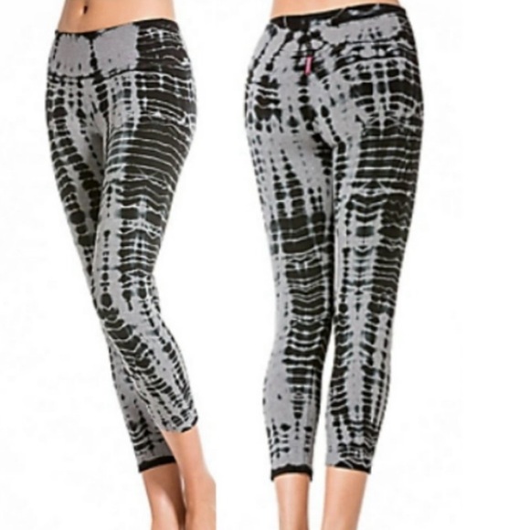Hard Tail Super Soft High Waist Tie Dye Flat Waist
Cropped Legging Size Small - Picture 1 of 4